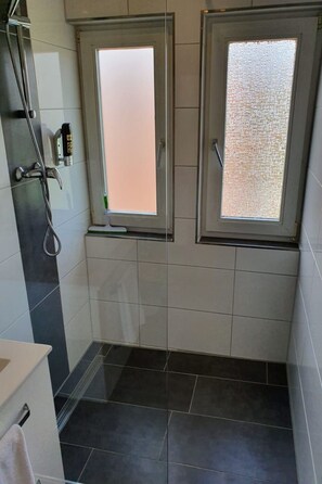 Towels - Kernsaniertes Apartment in ruhiger und zentraler Lage by Interhome (Wilhelmshaven)