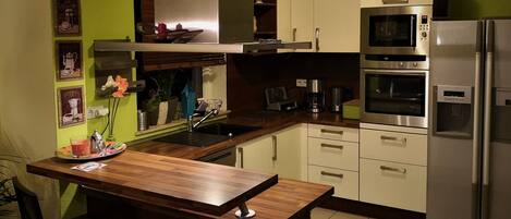 Refrigerador, microondas, horno, lavavajillas