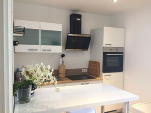 Fridge, oven, dishwasher, cookware/dishes/utensils - Schöne Moderne Ferienwohnung für 2-4 Personen + Hund in Sankt Andreasberg im Ob by Interhome (St. Andreasberg)