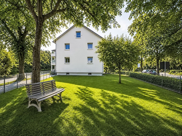 Property grounds - Wohnung"Gartenblick" by Interhome (Laupheim)