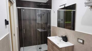 Double Room, 1 Double Bed, Private Bathroom | Bathroom | Shower, hair dryer, towels, soap