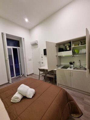 华丽客房, 私人浴室 | 私人厨房 | 迷你冰箱、炉灶、厨具/餐具