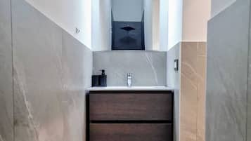 Standardzimmer | Badezimmer | Dusche, Haartrockner, Handtücher, Seife
