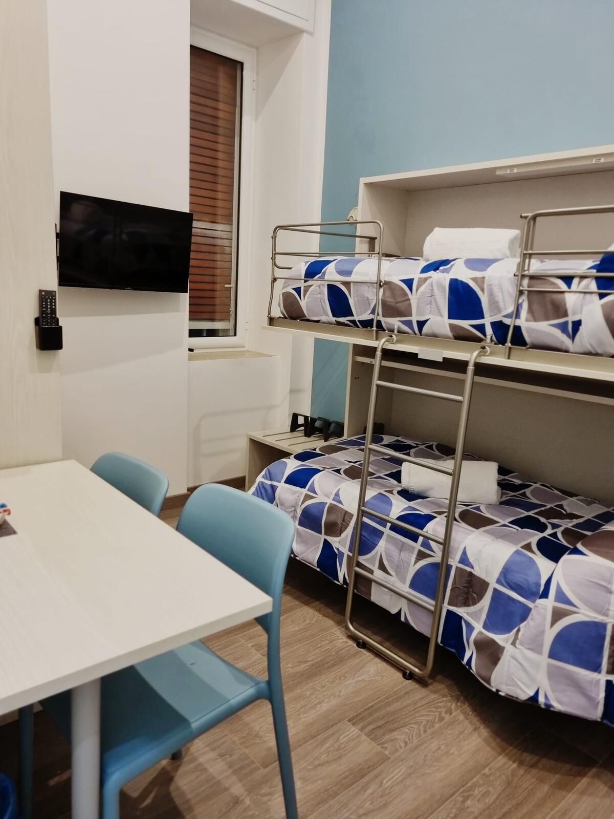 Deluxe Twin Room | In-room safe, desk, laptop workspace, soundproofing