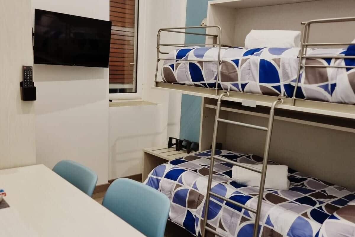 Deluxe Twin Room | In-room safe, desk, laptop workspace, soundproofing