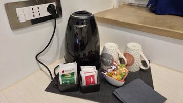 Tripla Deluxe | Una cassaforte in camera, una scrivania, postazione laptop