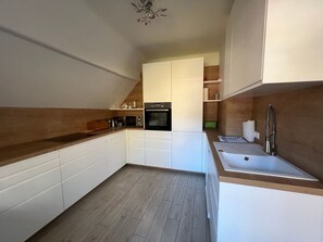 Refrigerador, microondas, horno y lavavajillas 