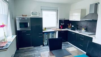 KĂŒhlschrank, Mikrowelle, Ofen, GeschirrspĂŒler