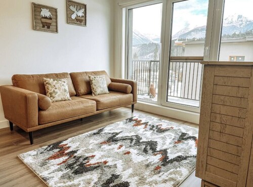 Mount 7 View - Pet Friendly DT Mountain View Condo