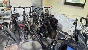 A bike rental station with multiple bicycles, a radiator, and a door labeled "Privat". - Wohnung Barbarine by Interhome (Königstein)