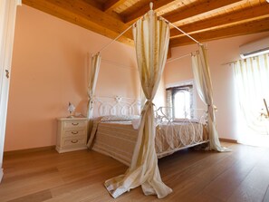Internet - Wohnung mit Jacuzzi und Terrasse by Interhome (San Felice del Benaco)