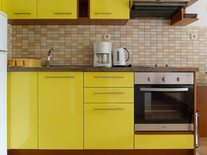 Fridge, oven, cookware/dishes/utensils - Studio mit Balkon für drei Personen by Interhome (Brela)