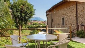Outdoor dining - Loft in San Felice Del Benaco mit Terrasse by Interhome (San Felice del Benaco)