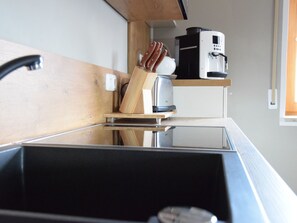 Geladeira, micro-ondas, fogão, lava-louças