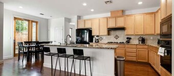 Spacious 5-bedroom house in wonderful West Sacramento with AC