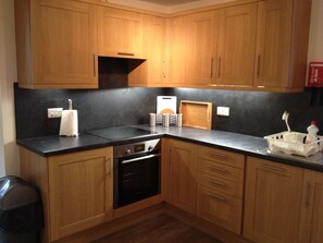 Fridge, microwave, oven, dishwasher - Charmantes Ferienhaus in Tweedsmuir mit Garten und Grill by Interhome (Tweedsmuir)