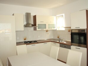 Fridge, oven, dishwasher, cookware/dishes/utensils - Wohnung Ania 1 by Interhome (Primošten)