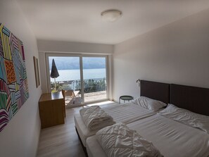 Internet - Zwei-Zimmer-Wohnung mit Seeblick, Grill und Gemeinschaftspool by Interhome (Malcesine)