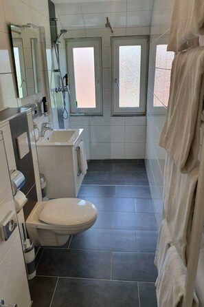 Towels - Kernsaniertes Apartment in ruhiger und zentraler Lage by Interhome (Wilhelmshaven)