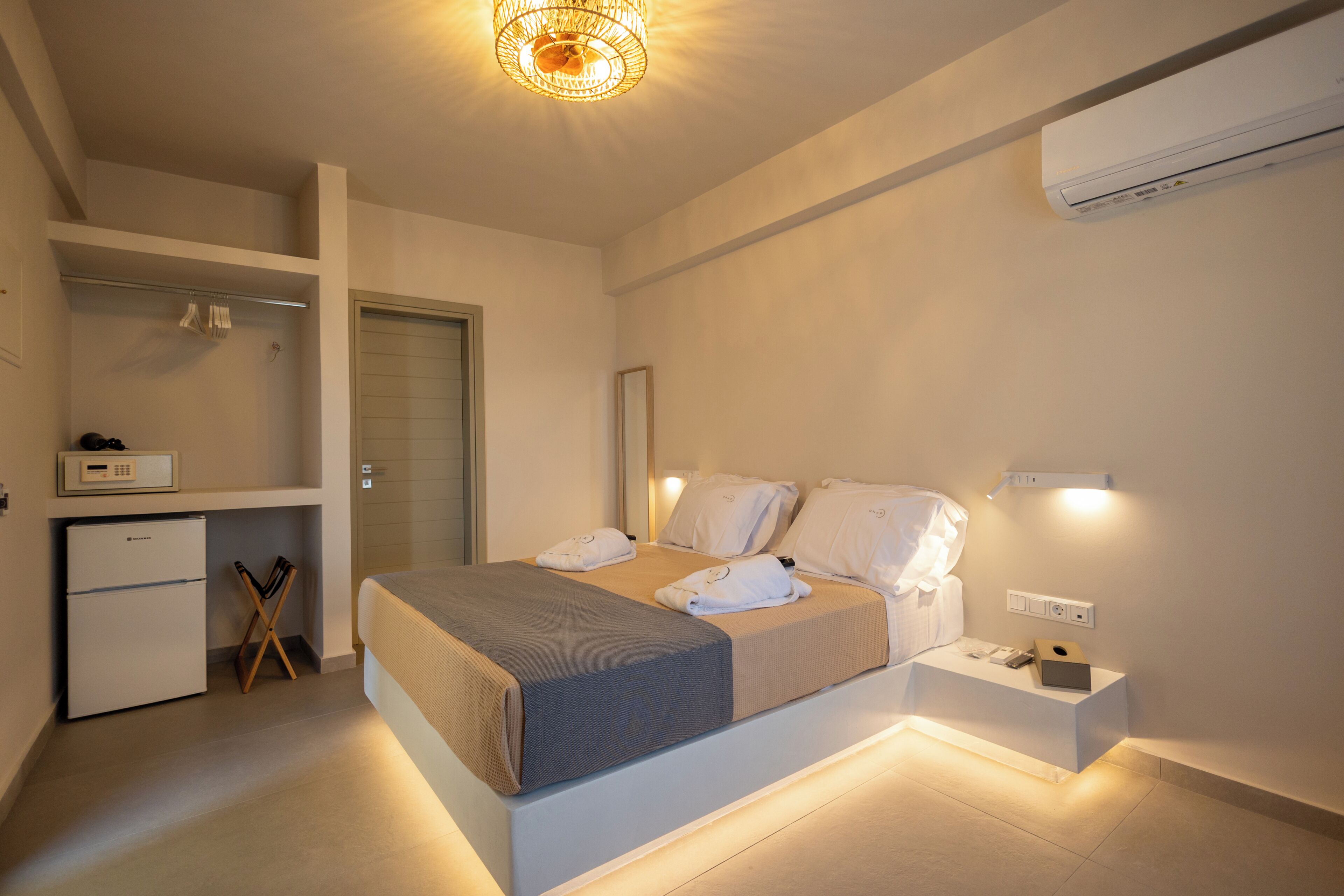 Double Room, 1 Queen Bed, Balcony, Sea View | Hypo-allergenic bedding, in-room safe, blackout drapes, soundproofing