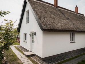Exterior - Traumhafte Ferienwohnung im Reetferienhaus by Interhome (Gingst)