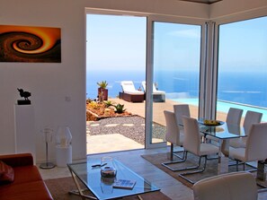 Dining - Moderne Architekten-Villa mit Infinity-Pool und Meerblick by Interhome (Puntagorda)