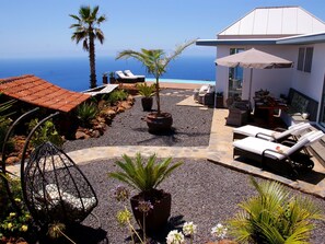 A resort with a pool, lounge chairs, and a view of the ocean. - Moderne Architekten-Villa mit Infinity-Pool und Meerblick by Interhome (Puntagorda)