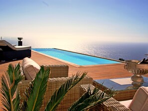 A heated pool - Moderne Architekten-Villa mit Infinity-Pool und Meerblick by Interhome (Puntagorda)