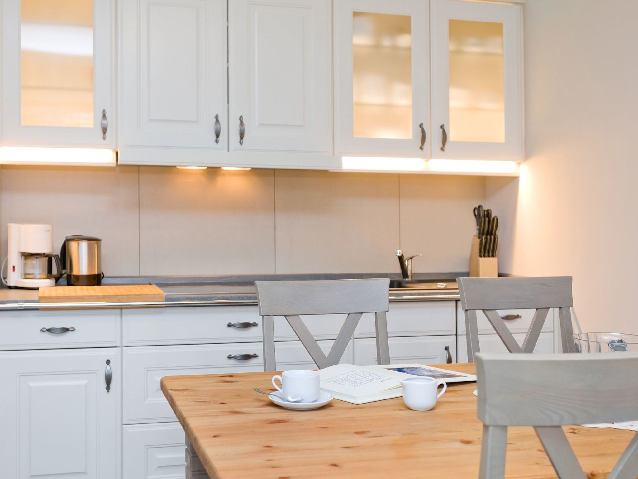 Kühlschrank, Ofen, Geschirrspüler, Kochgeschirr/Geschirr/Besteck