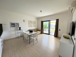 Interior - Dreizimmerwohnung mit Seeblick by Interhome (Malcesine)