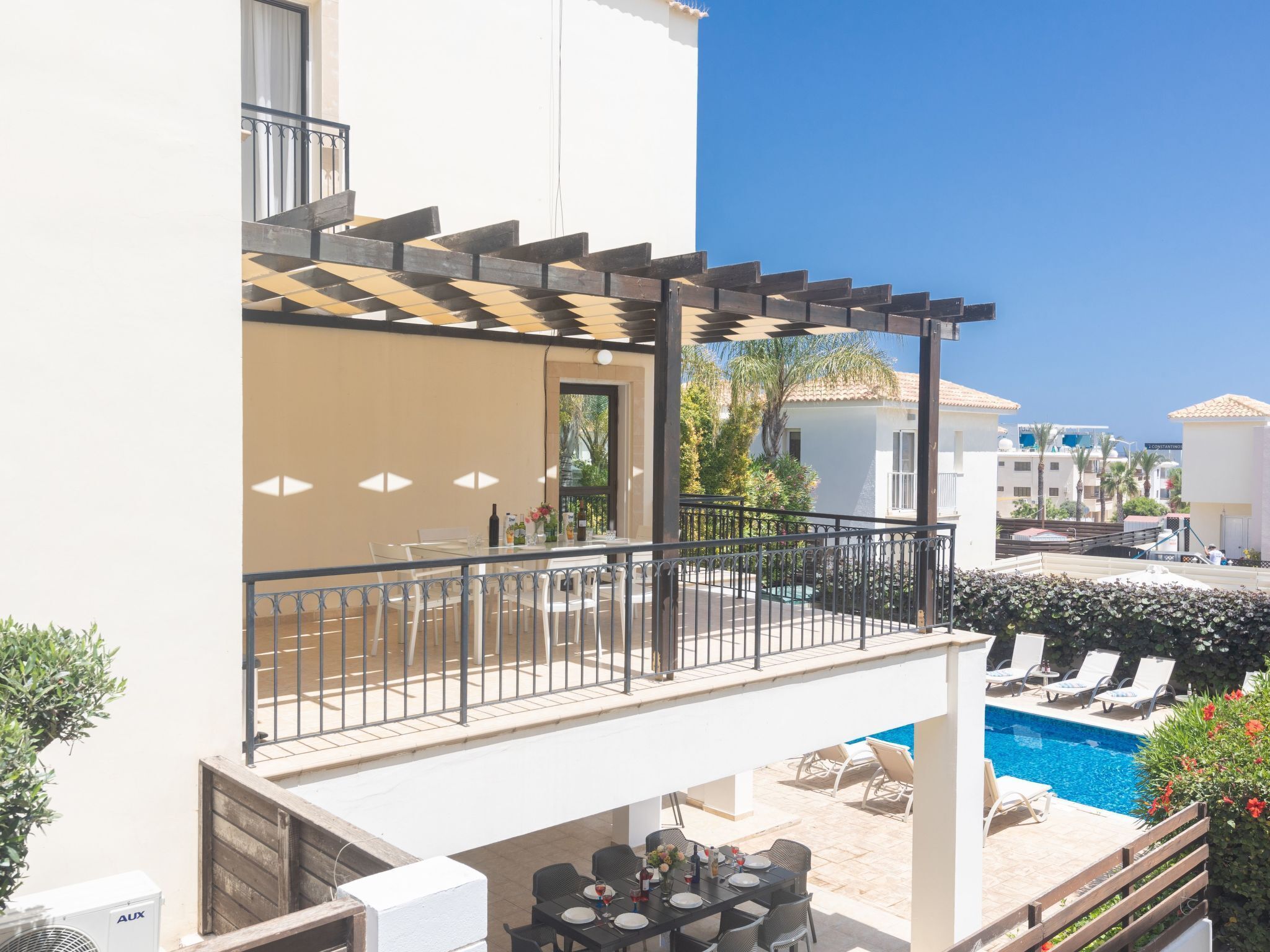 屋外ダイニングエリア