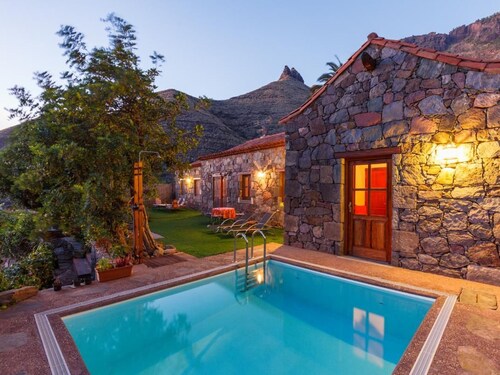Komfortables Ferienhaus mit privatem Pool und id by Interhome