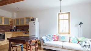 A compact living space with a kitchen, dining area, and seating area. - Komfortable Ferienwohnung in Paulinzella mit Großem Garten by Interhome (Königsee)