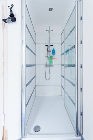 Towels - Komfortable Ferienwohnung in Paulinzella mit Großem Garten by Interhome (Königsee)