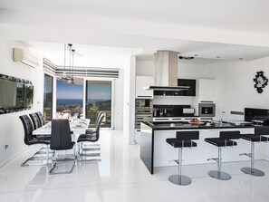 Dining - Moderne 3-Schlafzimmer-Villa mit atemberaubendem Meerblick by Interhome (Protaras)