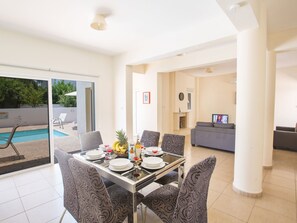 Dining - Helle Ferienvilla mit Pool by Interhome (Protaras)