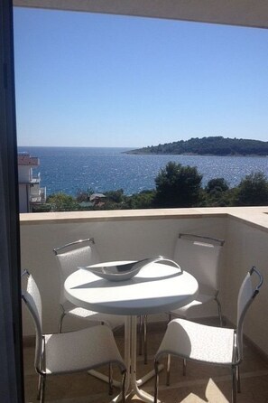 Outdoor dining - Wohnung Marina by Interhome (Podorljak)