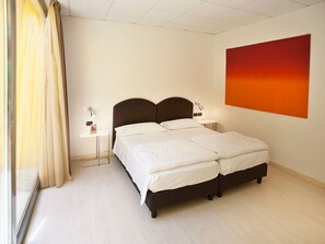 Internet - Zwei-Zimmer-Wohnung mit teilweisem Seeblick by Interhome (Malcesine)