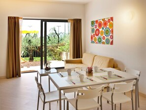 Living area - Dreizimmerwohnung mit teilweiser Seesicht by Interhome (Malcesine)