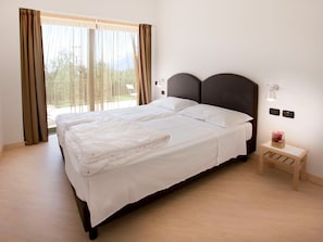Unclassified image, 4 of 22, button - Dreizimmerwohnung mit teilweiser Seesicht by Interhome (Malcesine)