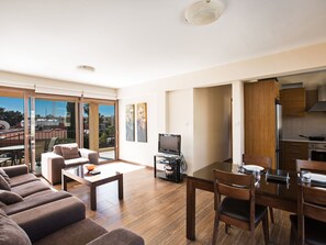 TV, DVD player - Moderne, komfortable Wohnung by Interhome (Ayia Napa)