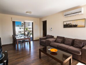 TV, DVD player - Moderne, komfortable Wohnung by Interhome (Ayia Napa)