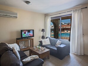 TV - Geräumige Wohnung mit Gemeinschaftspool by Interhome (Ayia Napa)
