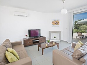 TV, fireplace, DVD player - Latchi Ferienvilla EV26 by Interhome (Agios Georgios Pegeias)