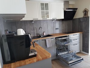 Fridge, microwave, oven, dishwasher - Apartment Rose by Interhome (Fritzlar)