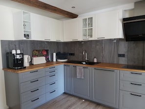 Kühlschrank, Mikrowelle, Ofen, Geschirrspüler