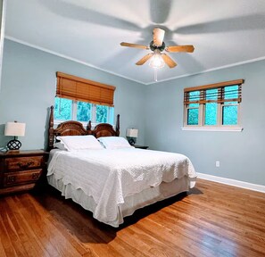 3 habitaciones, tabla de planchar con plancha, internet y ropa de cama 