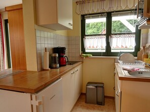 Fridge, microwave, dishwasher, cookware/dishes/utensils - Fewo Kuhstall by Interhome (Königstein)