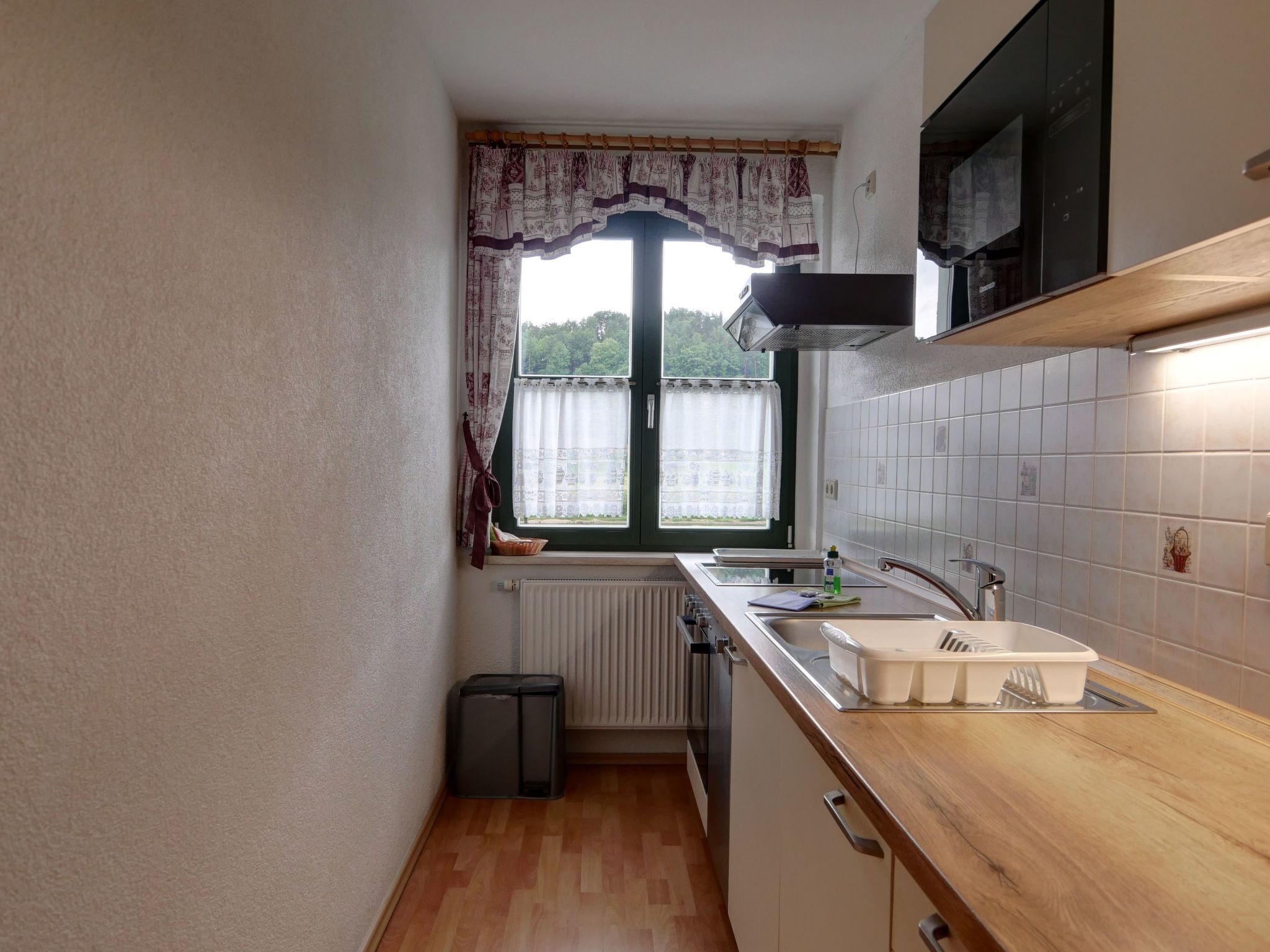 Kühlschrank, Ofen, Geschirrspüler, Kochgeschirr/Geschirr/Besteck