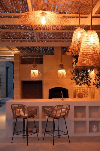 Design-led masseria with infinity pool: vineyards, olives, beaches & Puglia